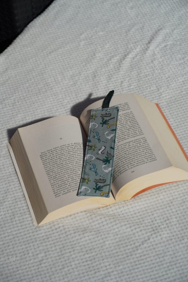 Marque-page broché