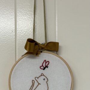 Broderie chat papillon