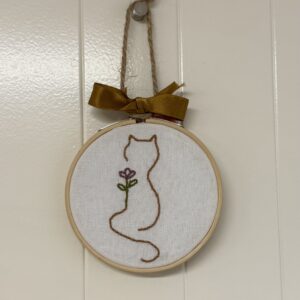 Broderie chat fleurs