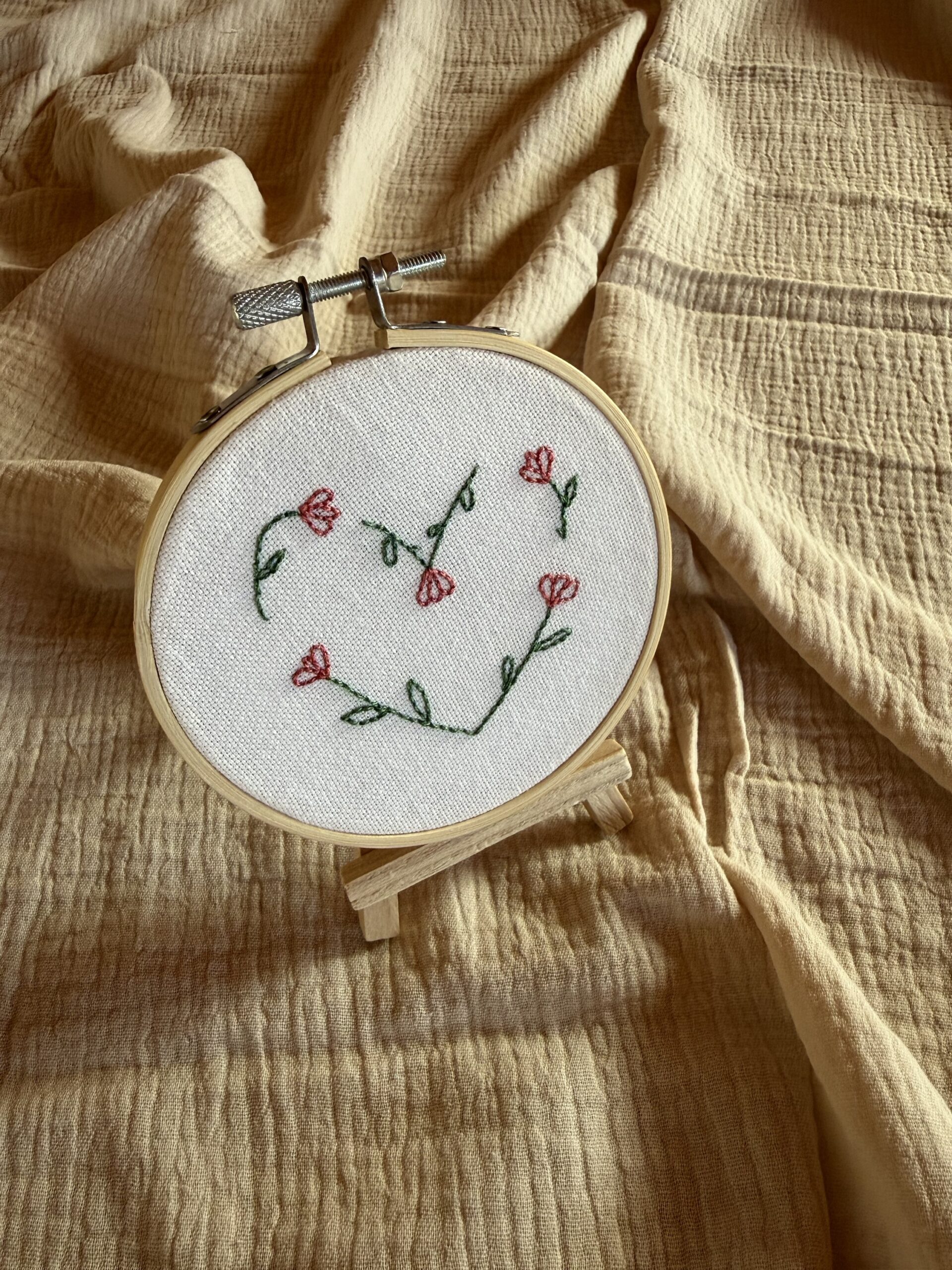 Broderie cœur en fleurs