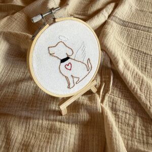 Broderie chien ange cœur
